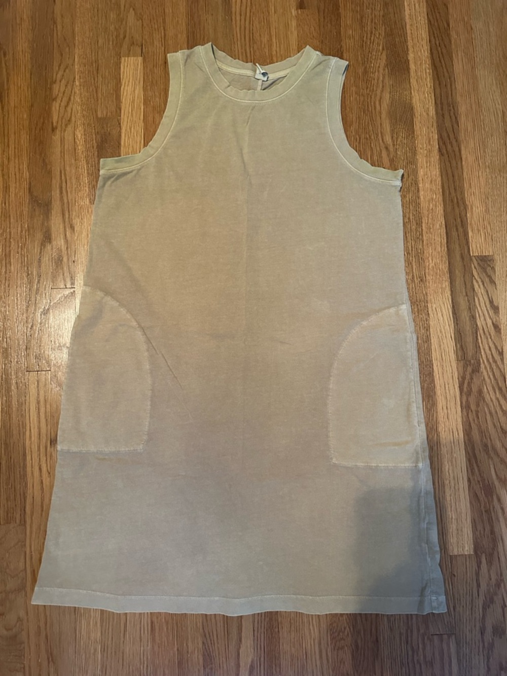 Old Navy Sleeveless Casual Shift Dress in Light Khaki